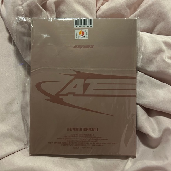 ATEEZ The World EP.Fin Signed Album - Picture 2 of 2